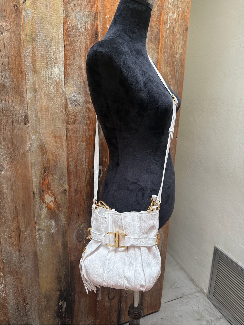 NEW Women’s Crossbody Bucket Bag with Gold Hardware Italian Leather